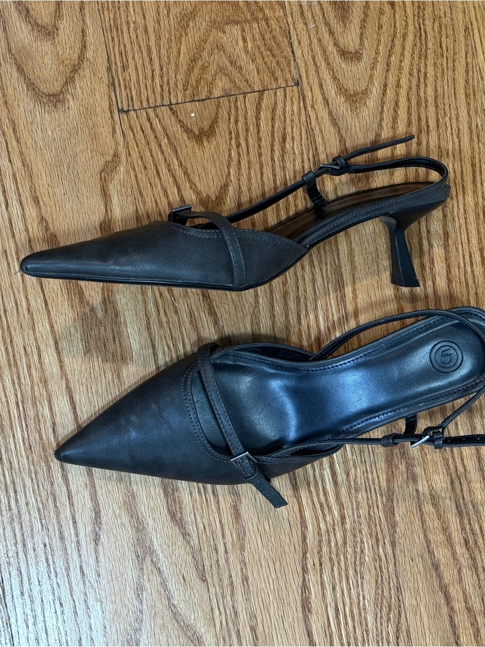 Pointed Slingback Shoes - Picture 2 of 4